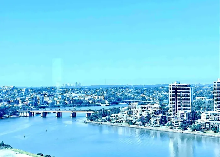 Luxious Startling Waterview Highrise Condo